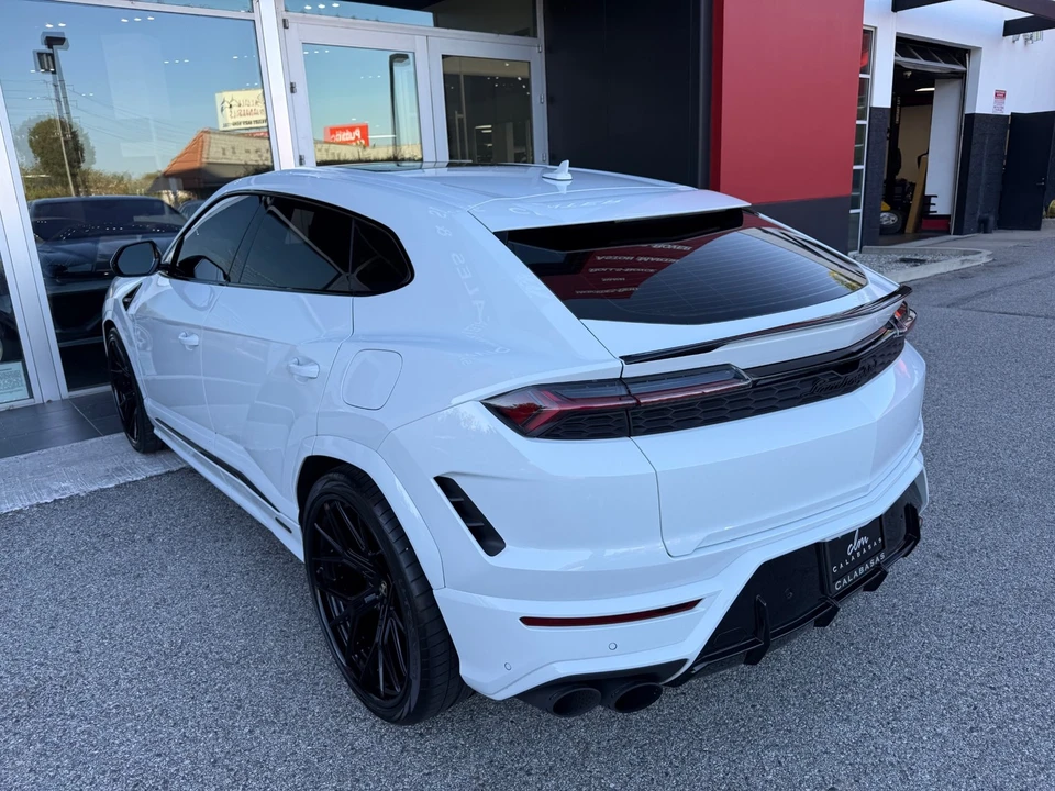 2025 Lamborghini Urus SE - Image 23 of 31