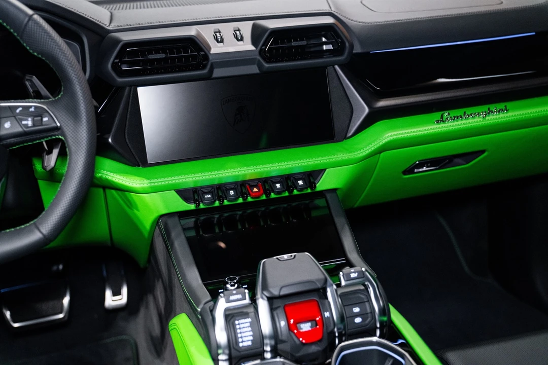 2025 Lamborghini Urus SE - Image 11 of 14
