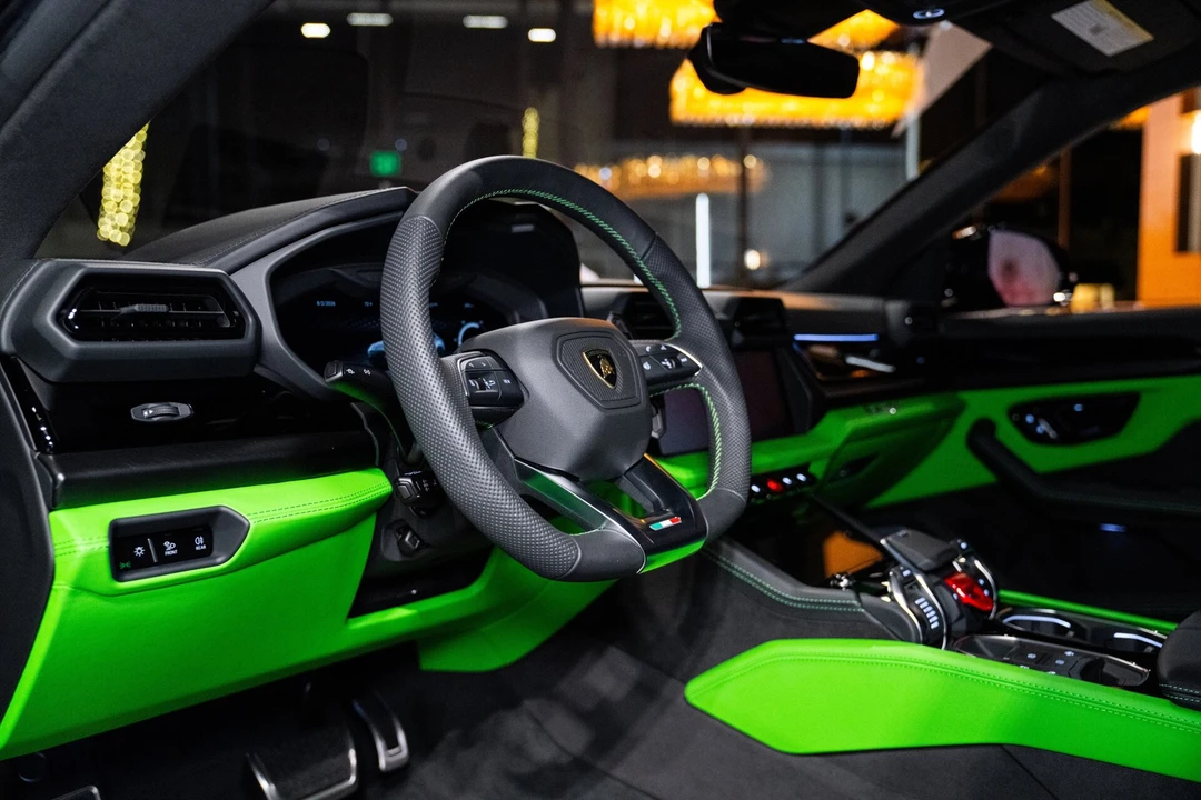 2025 Lamborghini Urus SE - Image 10 of 14