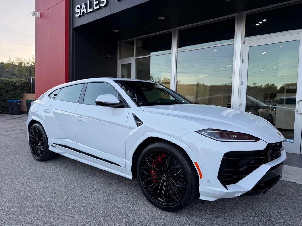 2025 Lamborghini Urus SE - Image 2 of 21