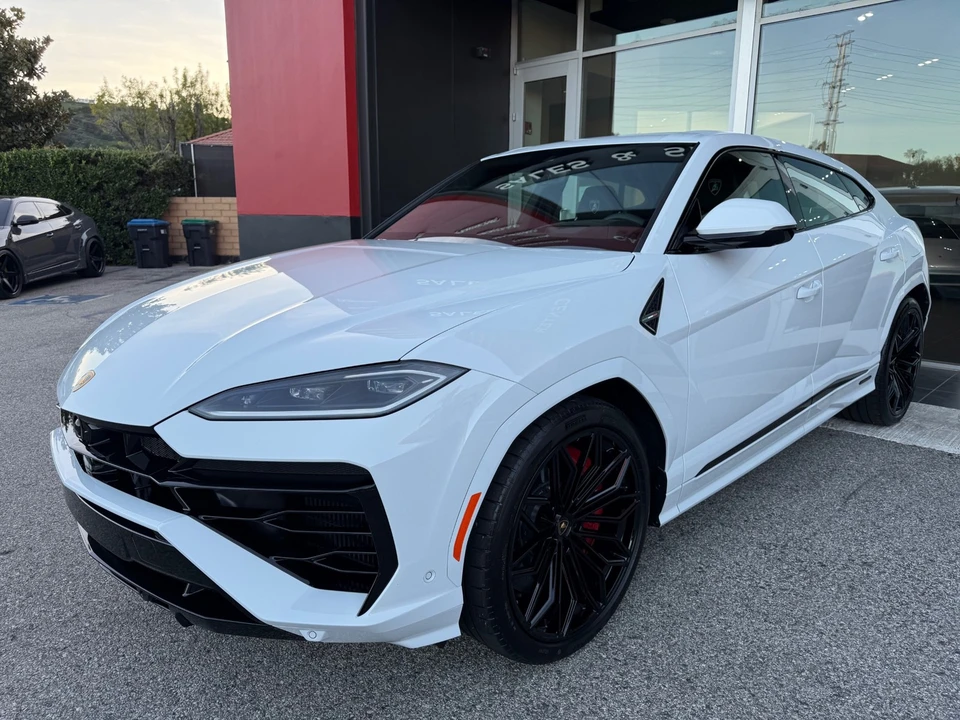 2025 Lamborghini Urus SE - Image 15 of 21