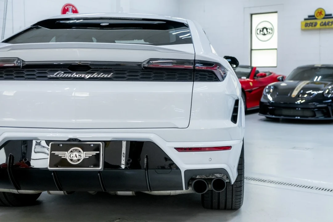 2025 Lamborghini Urus SE - Image 14 of 21