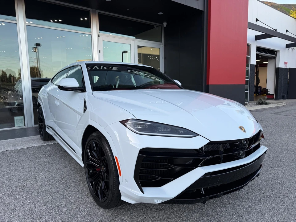 2025 Lamborghini Urus SE - Image 14 of 21