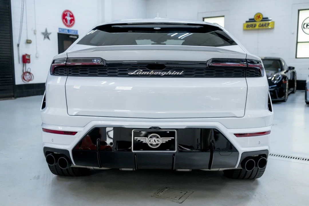 2025 Lamborghini Urus SE - Image 9 of 12