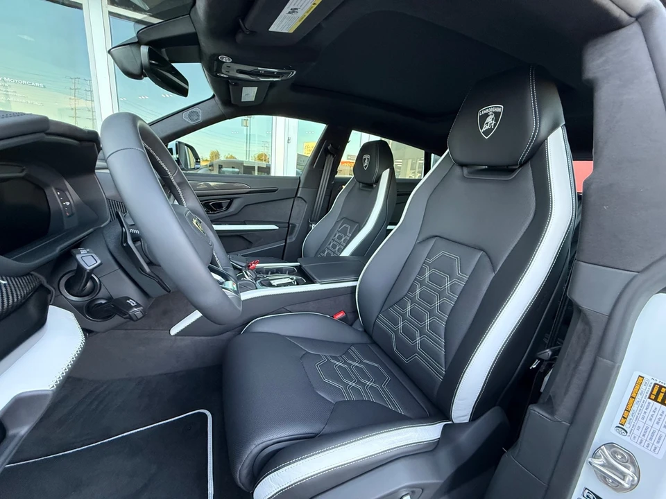 2025 Lamborghini Urus SE - Image 18 of 21