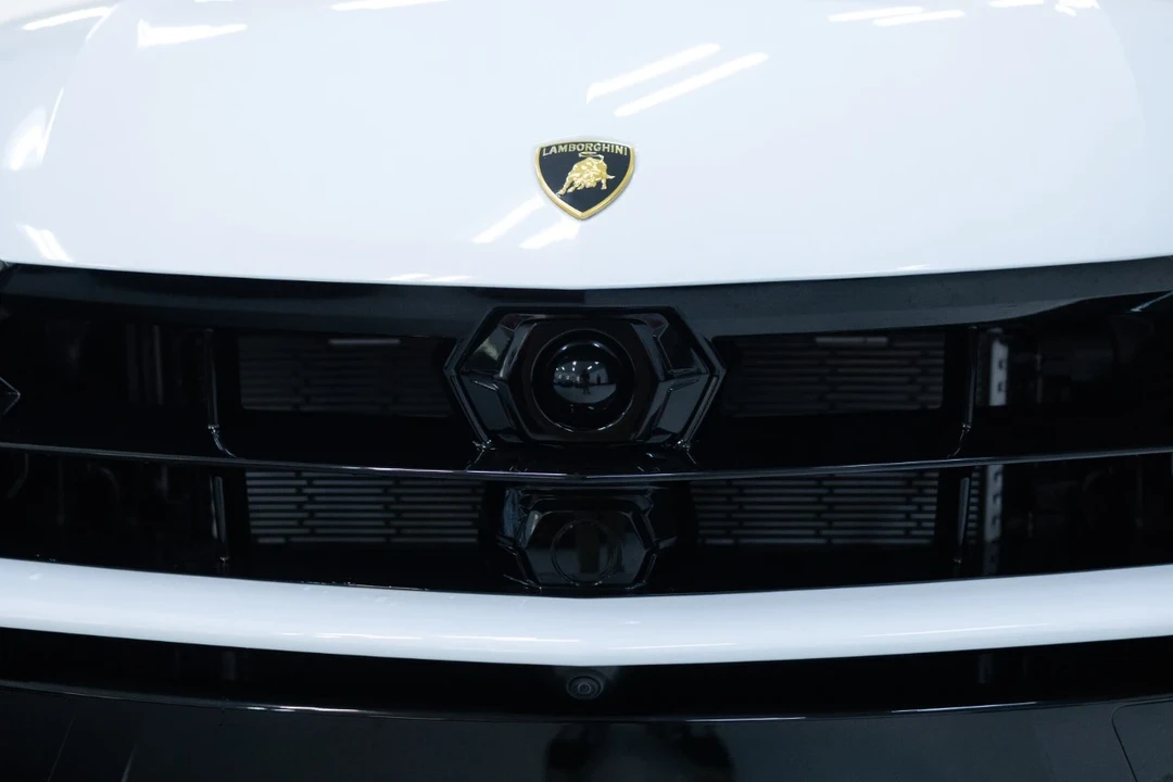 2025 Lamborghini Urus SE - Image 18 of 21