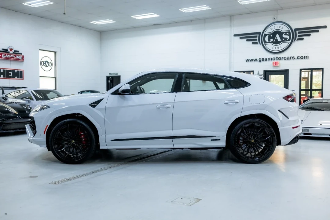 2025 Lamborghini Urus SE - Image 11 of 12