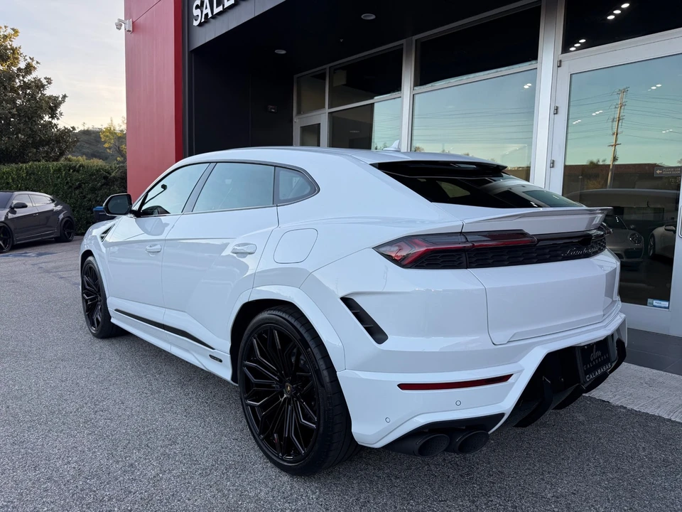 2025 Lamborghini Urus SE - Image 9 of 21