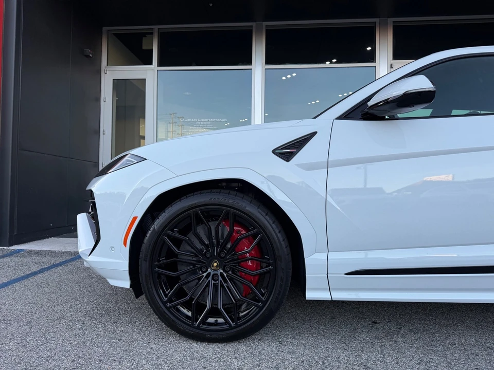 2025 Lamborghini Urus SE - Image 11 of 21