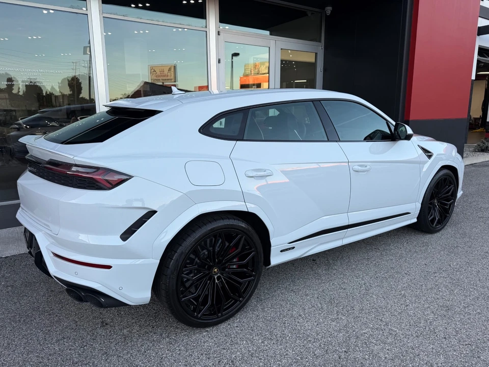 2025 Lamborghini Urus SE - Image 5 of 21