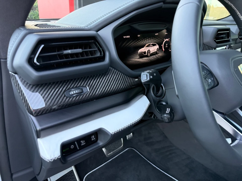 2025 Lamborghini Urus SE - Image 20 of 21