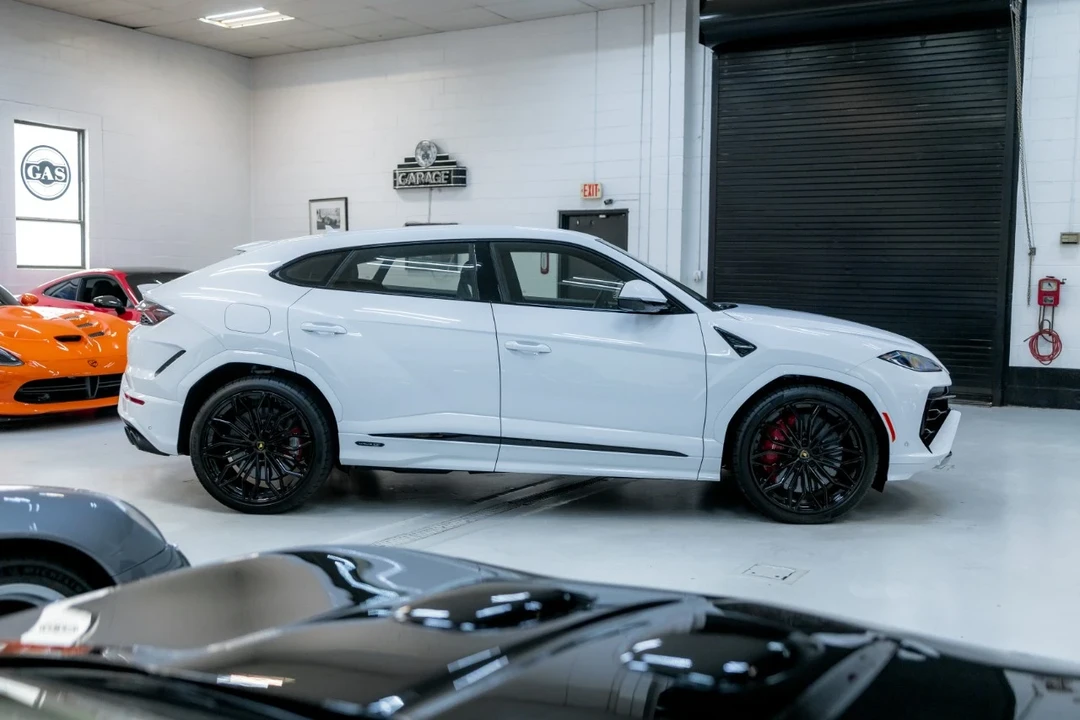 2025 Lamborghini Urus SE - Image 7 of 12