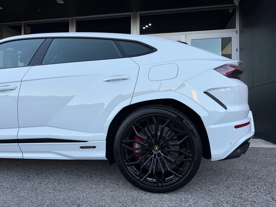 2025 Lamborghini Urus SE - Image 12 of 21