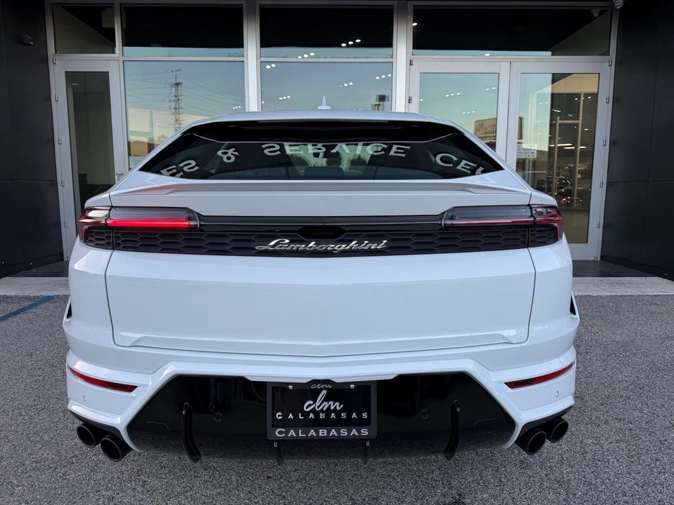 2025 Lamborghini Urus SE - Image 16 of 21