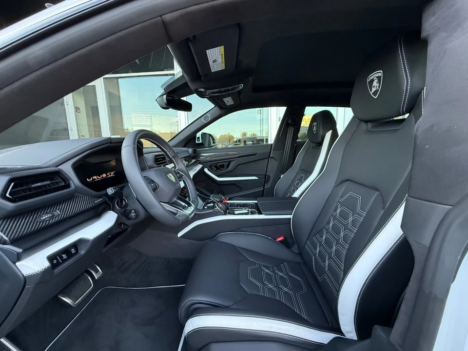 2025 Lamborghini Urus SE - Image 17 of 21