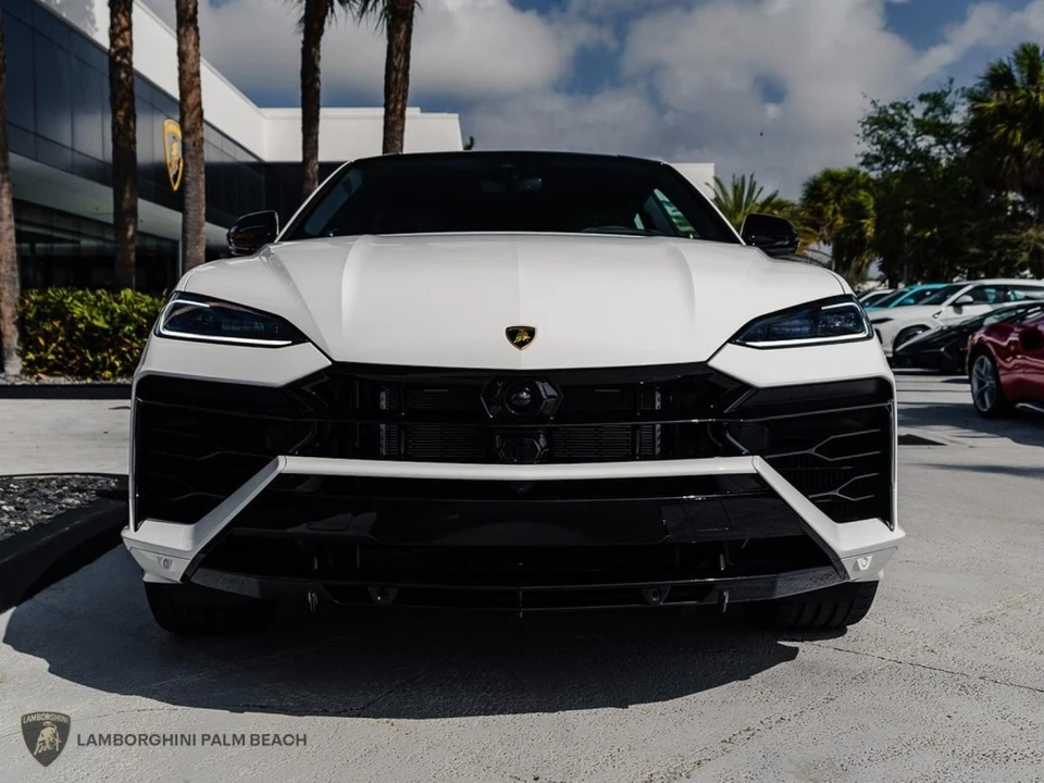 2025 Lamborghini Urus SE - Image 6 of 26