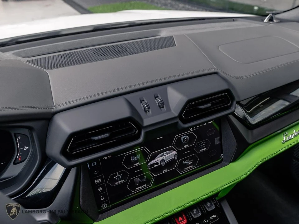 2025 Lamborghini Urus SE - Image 9 of 26