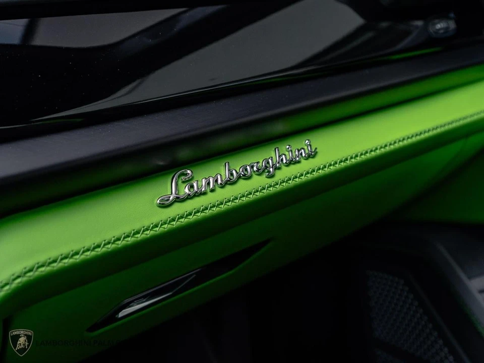 2025 Lamborghini Urus SE - Image 8 of 26