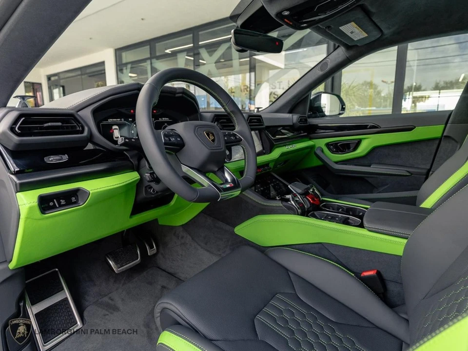 2025 Lamborghini Urus SE - Image 21 of 26