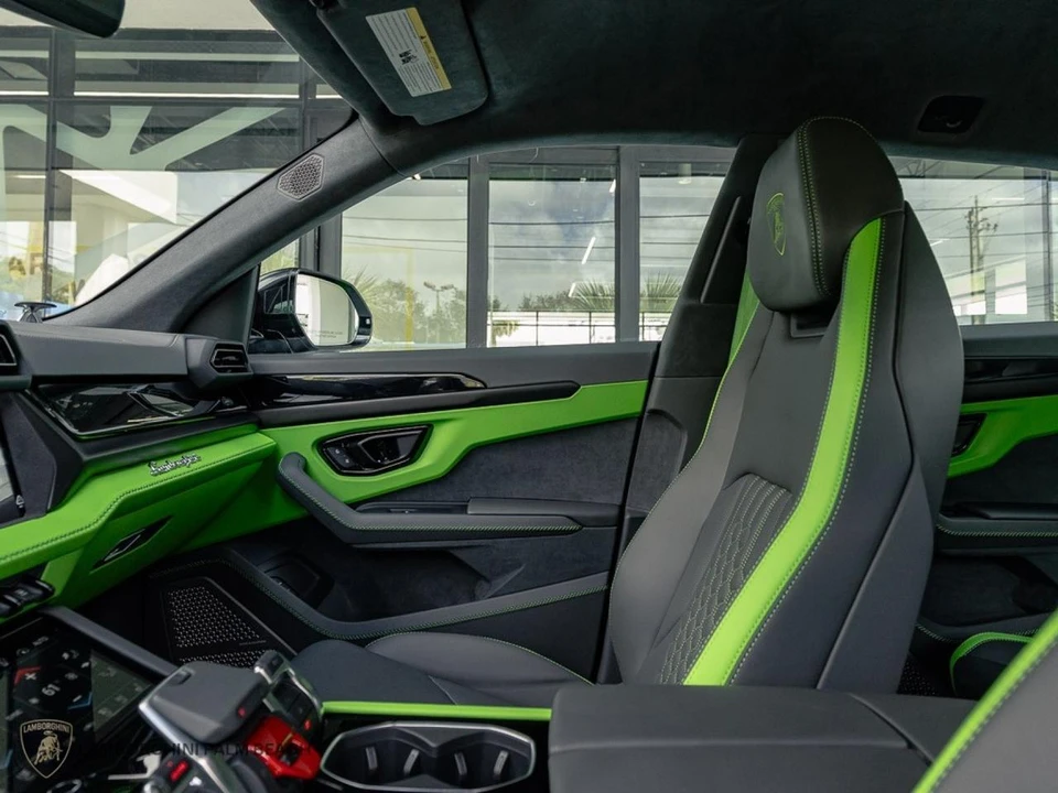 2025 Lamborghini Urus SE - Image 19 of 26