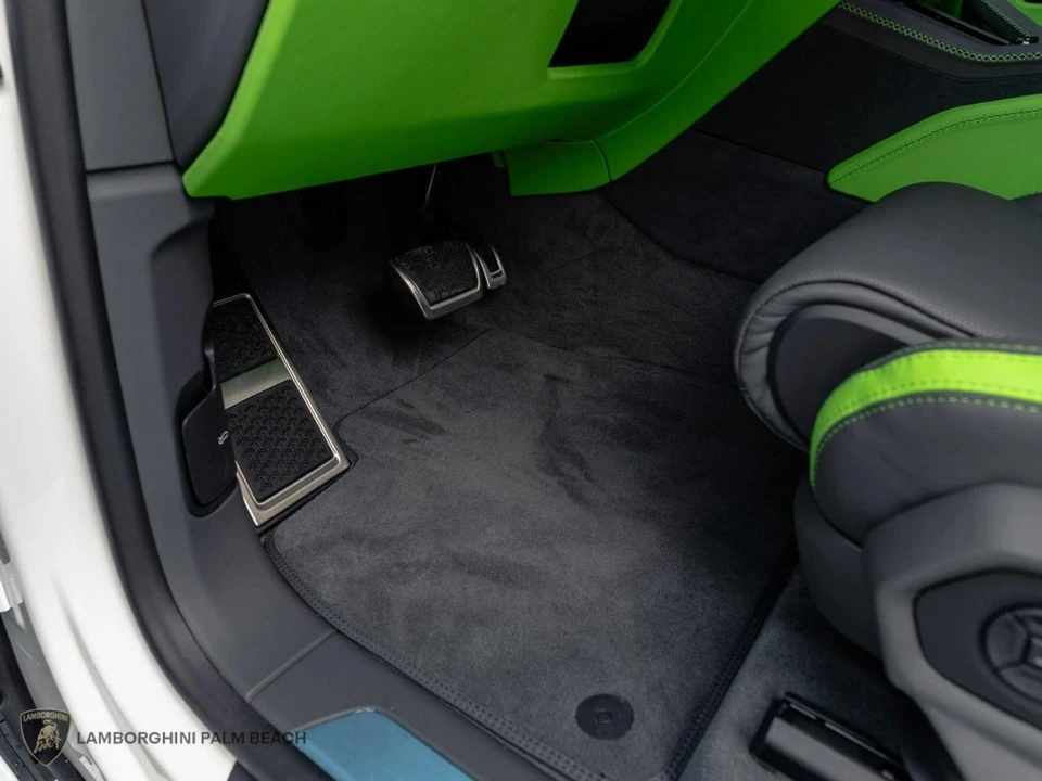 2025 Lamborghini Urus SE - Image 22 of 26
