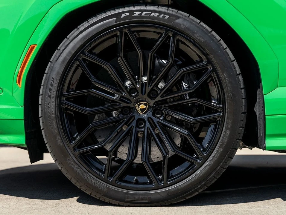 2025 Lamborghini Urus SE - Image 3 of 25