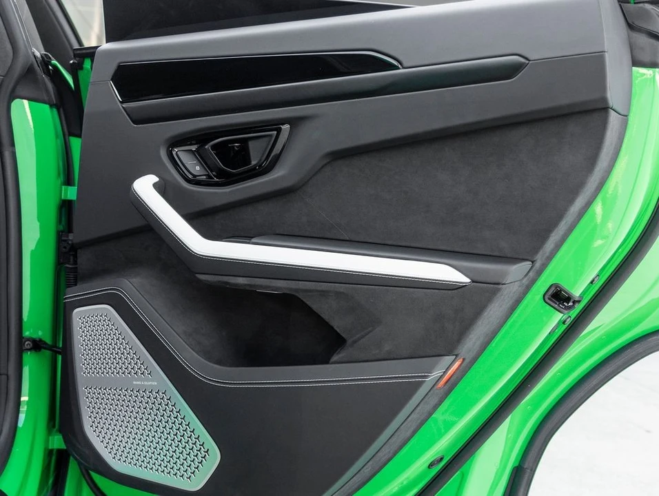 2025 Lamborghini Urus SE - Image 21 of 25