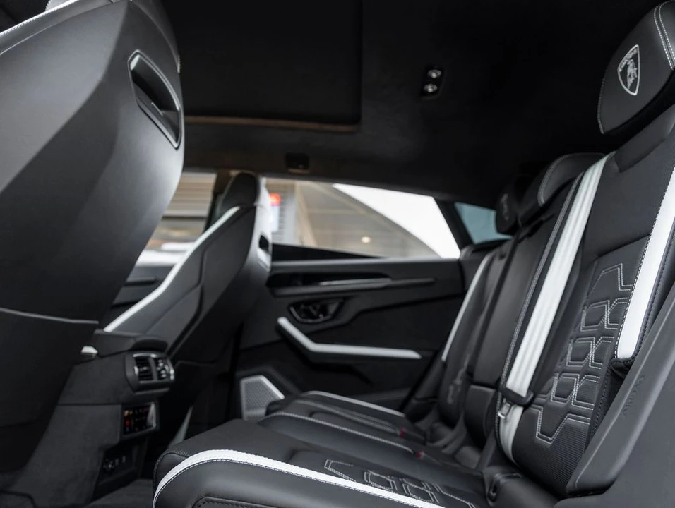 2025 Lamborghini Urus SE - Image 17 of 25