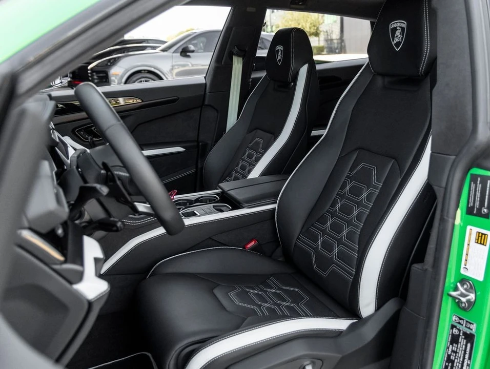 2025 Lamborghini Urus SE - Image 11 of 25