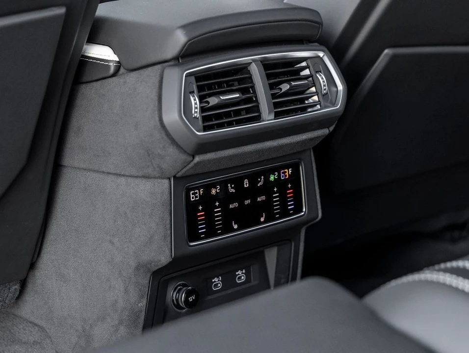 2025 Lamborghini Urus SE - Image 15 of 25