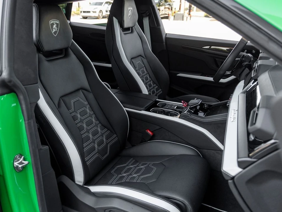 2025 Lamborghini Urus SE - Image 14 of 25