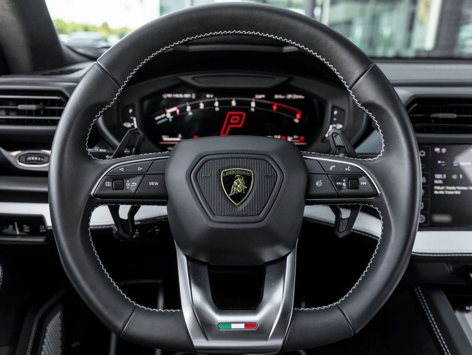2025 Lamborghini Urus SE - Image 12 of 25