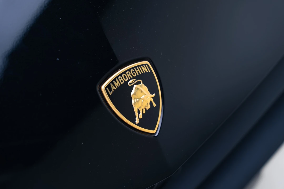 2025 Lamborghini Urus SE - Image 9 of 21