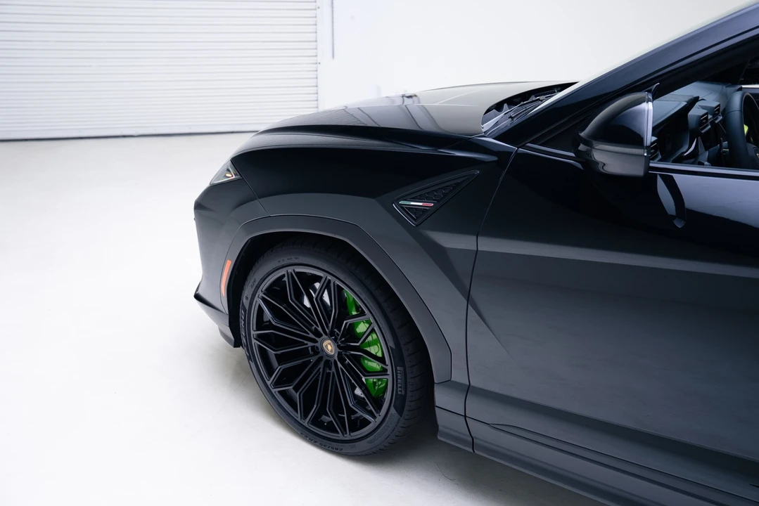 2025 Lamborghini Urus SE - Image 16 of 21