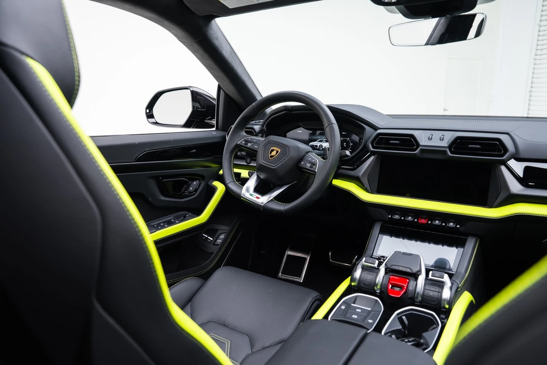 2025 Lamborghini Urus SE - Image 2 of 21