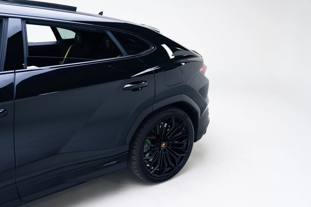2025 Lamborghini Urus SE - Image 17 of 21
