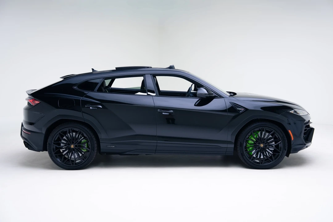 2025 Lamborghini Urus SE - Image 18 of 21