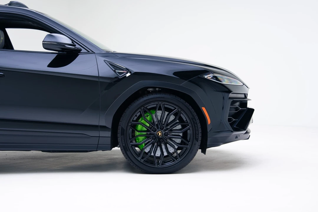 2025 Lamborghini Urus SE - Image 19 of 21
