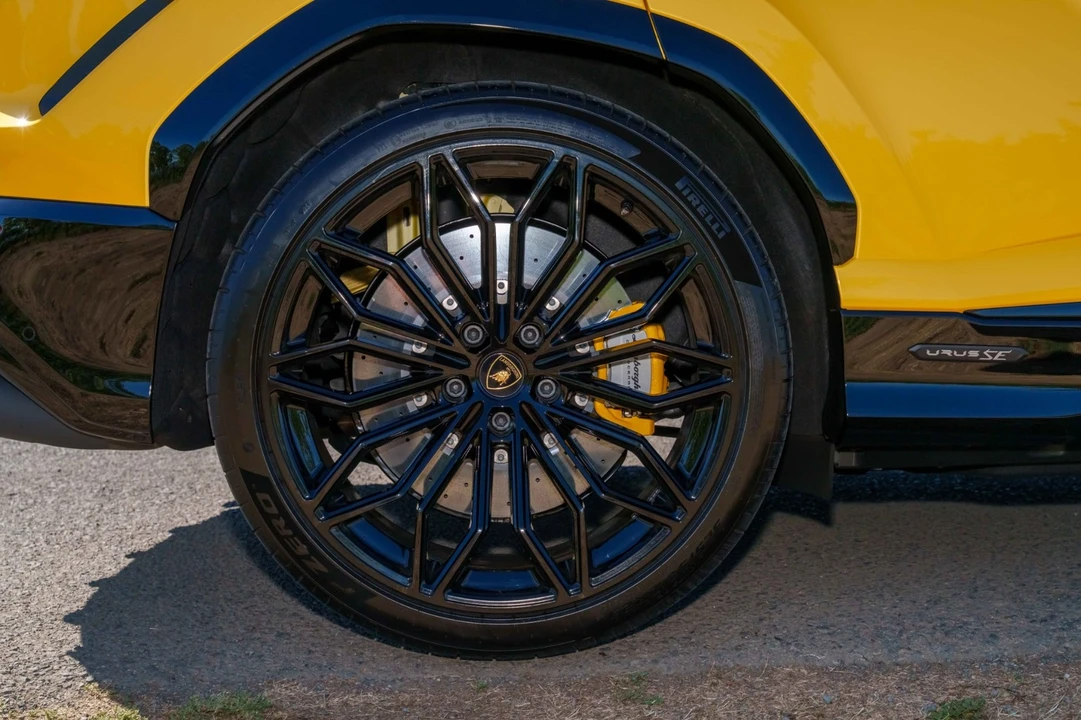 2025 Lamborghini Urus SE - Image 9 of 12