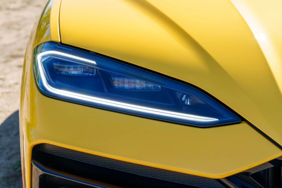 2025 Lamborghini Urus SE - Image 24 of 31