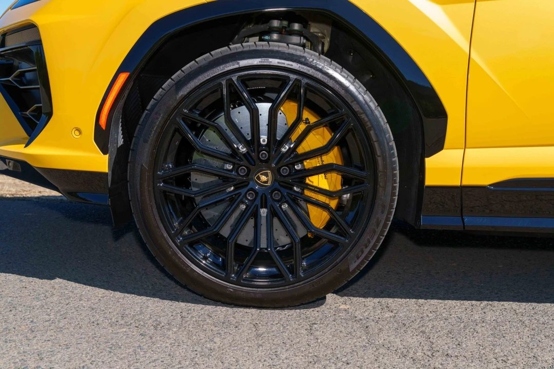 2025 Lamborghini Urus SE - Image 11 of 12