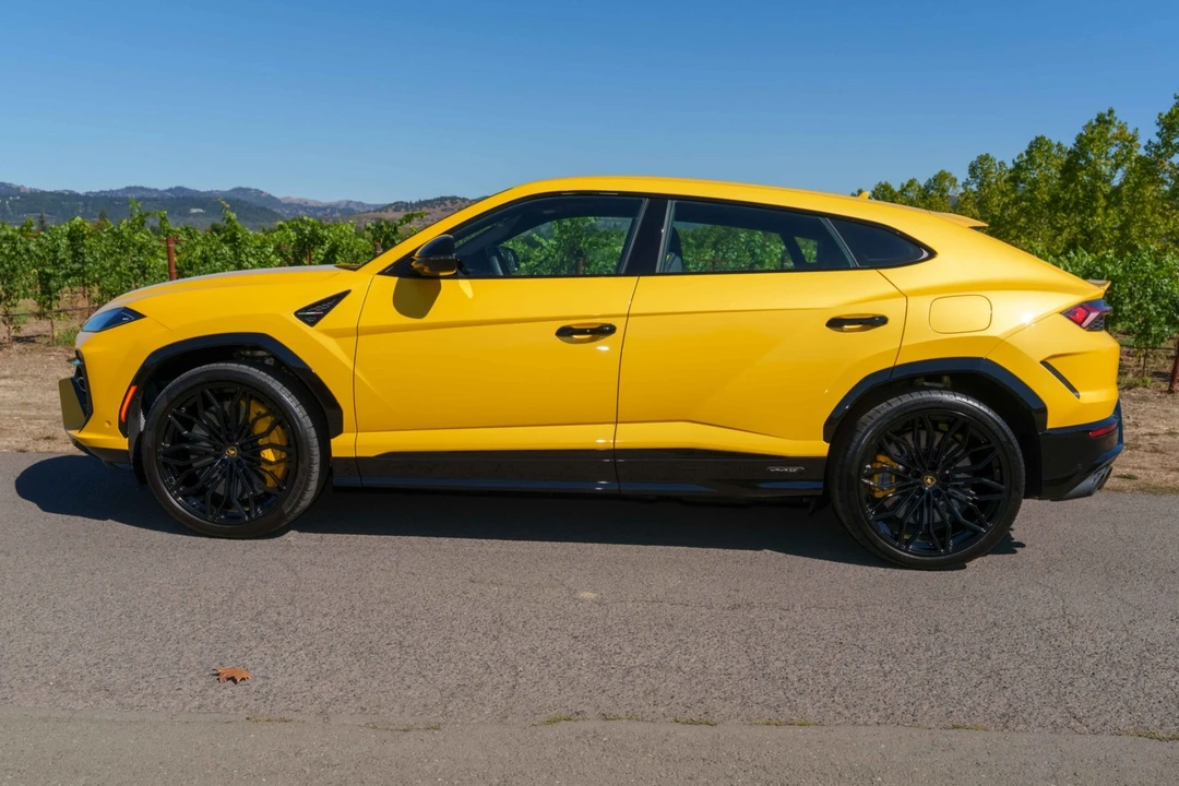 2025 Lamborghini Urus SE - Image 5 of 12