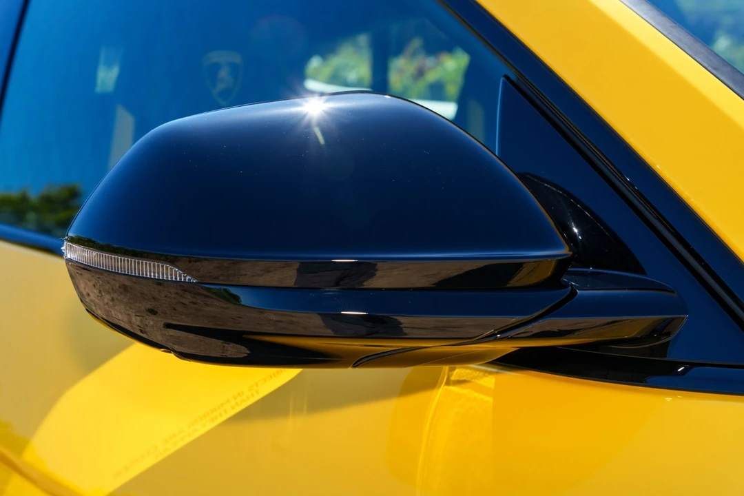 2025 Lamborghini Urus SE - Image 18 of 31