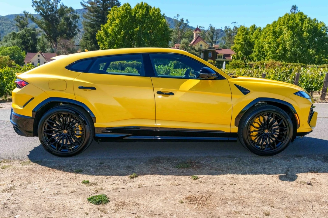 2025 Lamborghini Urus SE - Image 2 of 12