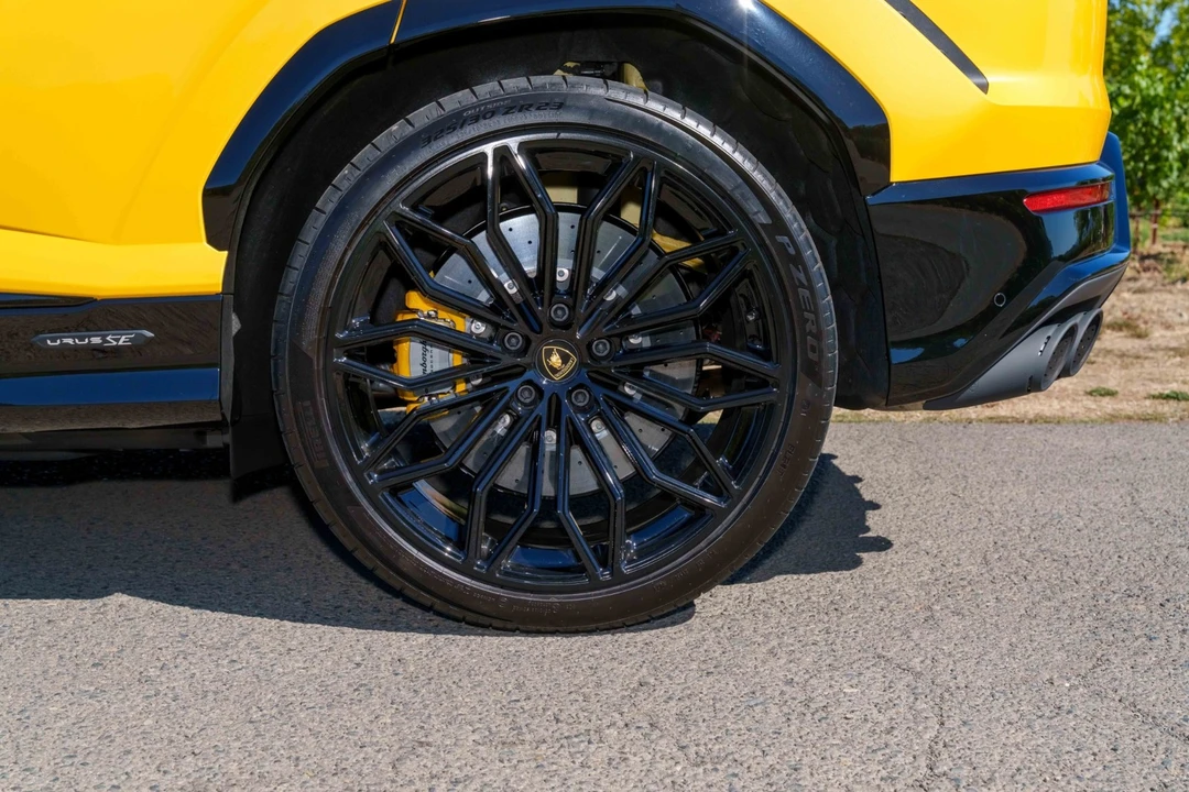 2025 Lamborghini Urus SE - Image 12 of 31