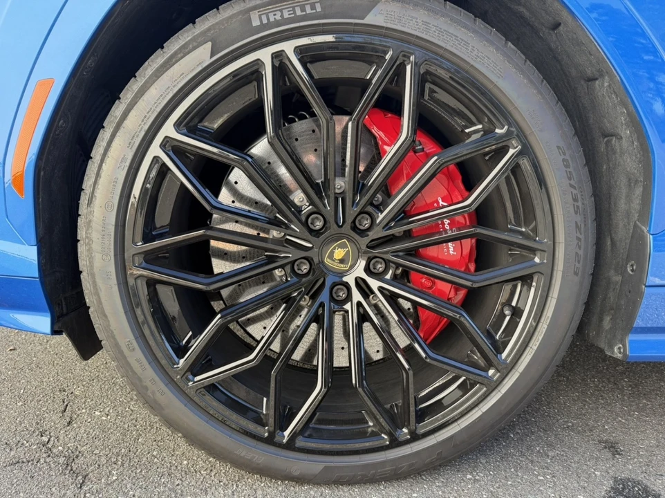 2025 Lamborghini Urus SE - Image 10 of 12