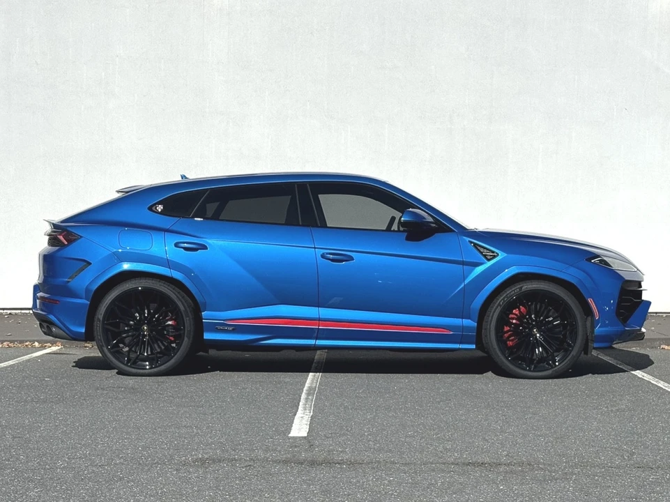 2025 Lamborghini Urus SE - Image 2 of 12