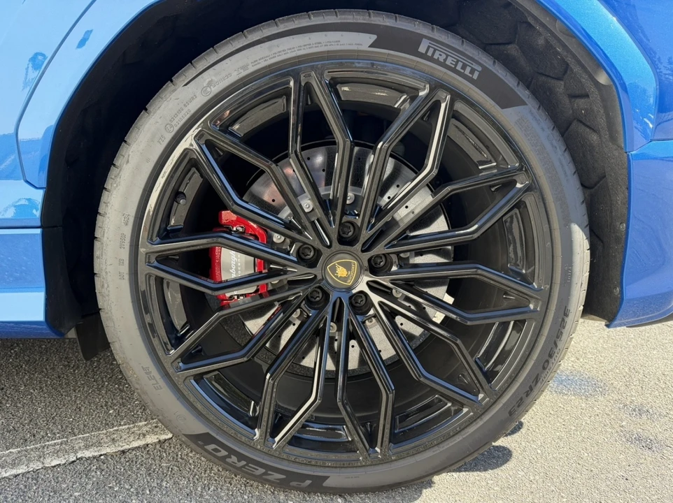 2025 Lamborghini Urus SE - Image 11 of 12