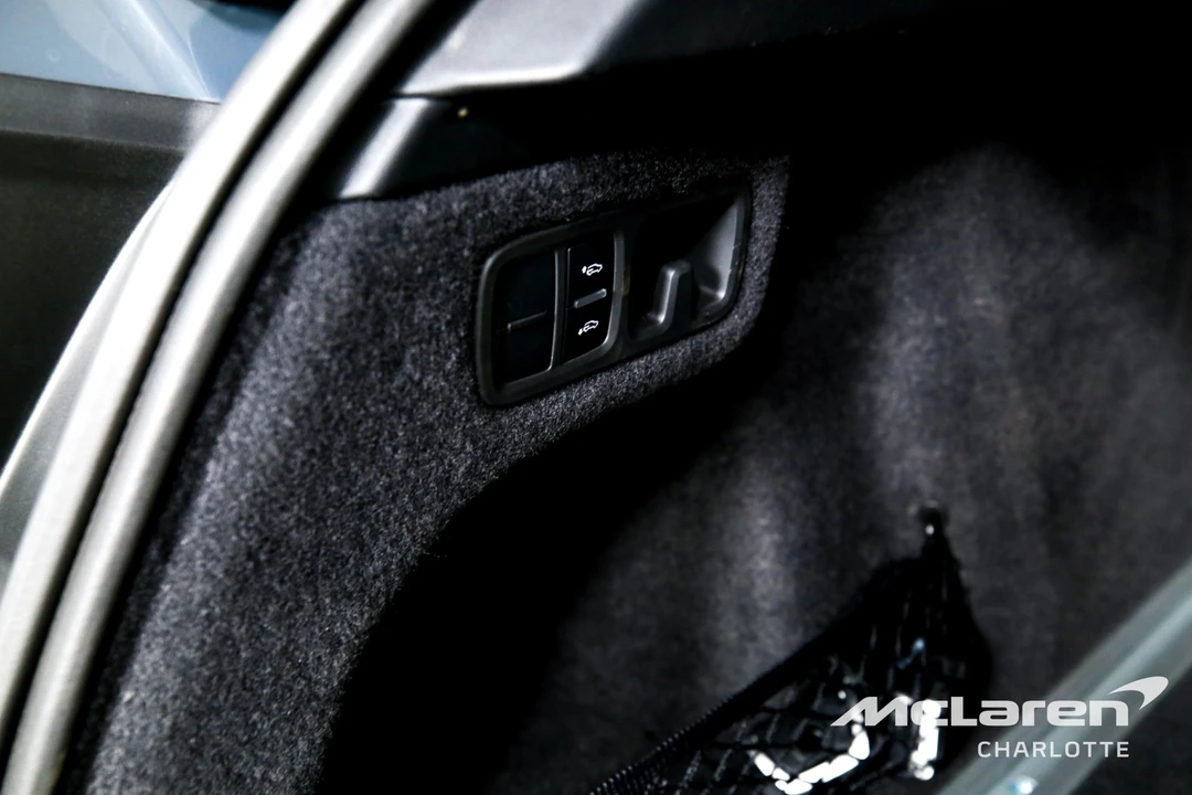 2025 Lamborghini Urus SE - Image 23 of 31