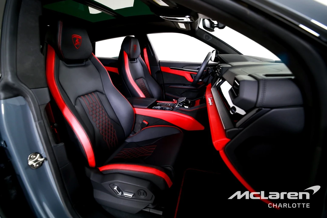 2025 Lamborghini Urus SE - Image 28 of 31